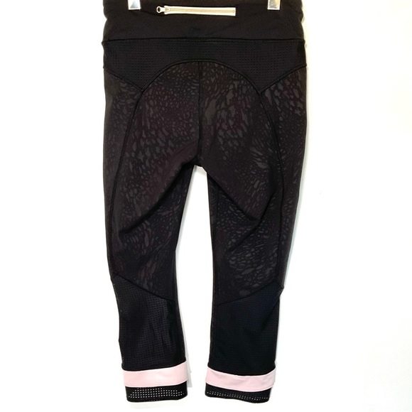 Lululemon Leggings Running Crop Black Light Pink Capri Mesh Pants Size 6 - Picture 2 of 5